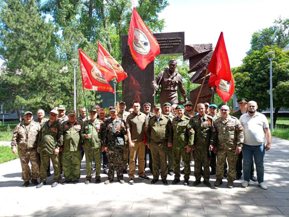 ������� ������ ��������� ������-������������������ � ��������� ��� � ���� ��������� ������ ��������