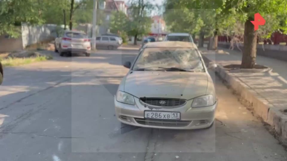 При ударе ВСУ по Донецку ранены три человека, сообщил корреспондент "Известий" Евгений Быковский