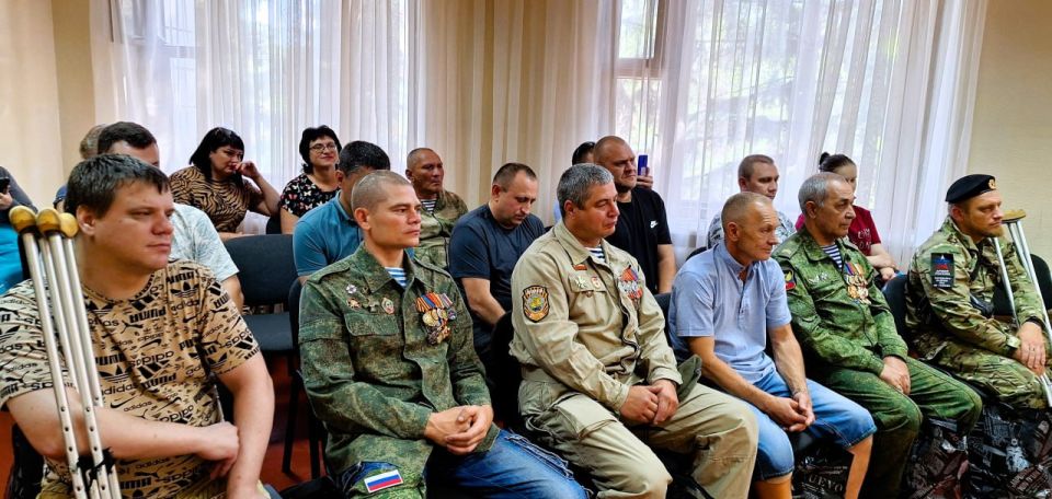 1 июля, в рамках партийного проекта «Историческая память» в Управе Советского района поздравили участников специальной операции с Днем ветеранов боевых действий