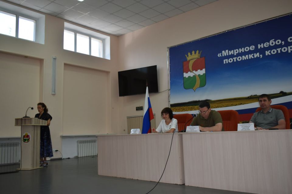 Игорь Лызов: На расширенном аппаратном совещании с начальниками управлений, отделов, секторов администрации округа и руководителями учреждений рассмотрели ряд вопросов, среди которых заведующий сектором по вопросам проектной...