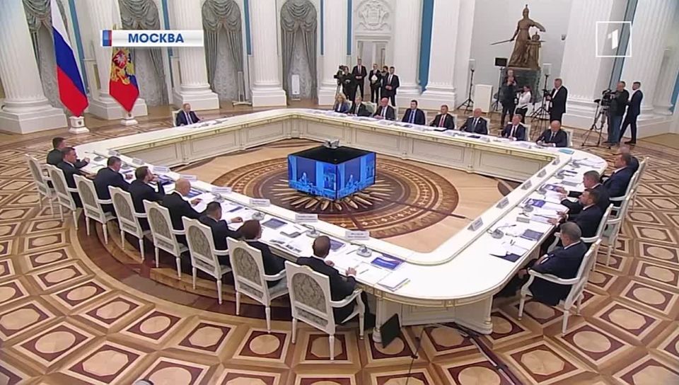 Владимир Путин открыл стадион «Западный» в Мариуполе! Как проходил ремонт комплекса?