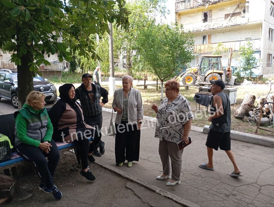 Алексей Кулемзин: Администрация городского округа Донецк продолжает встречи с населением освобожденной Красногоровки