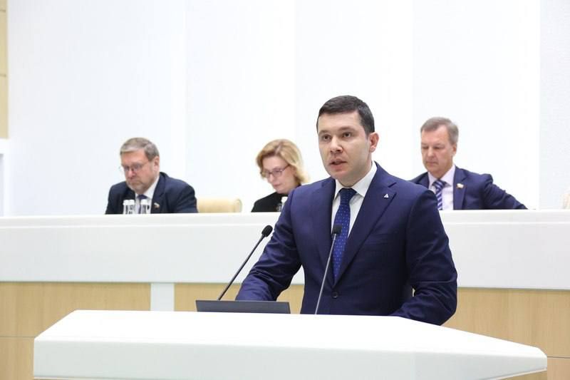 Александр Волошин: #пленарноезаседание_СФ. На очередном заседании Совета Федерации в рамках «правительственного часа» перед сенаторами выступил министр промышленности и торговли РФ Антон Алиханов