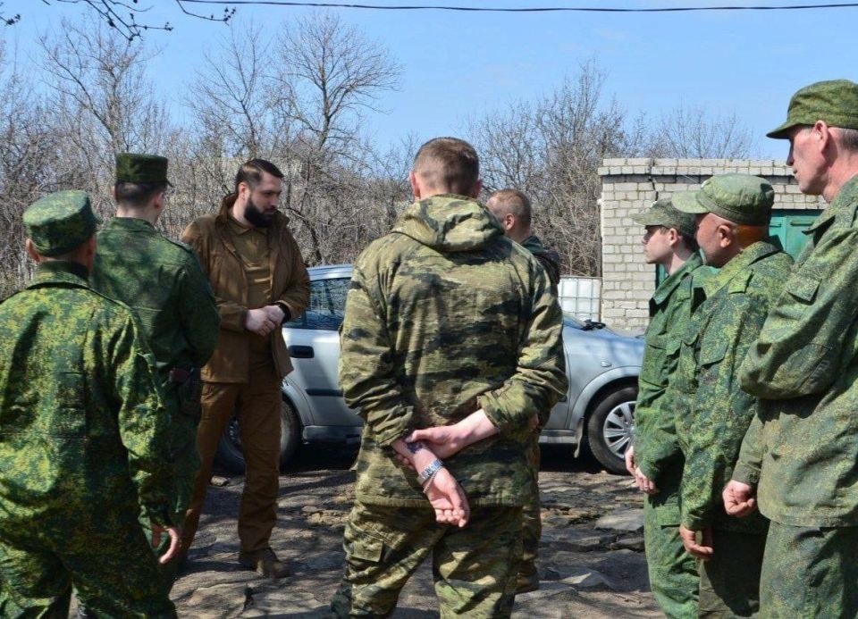 Часть друзей служила в седьмой бригаде ещё до того как А.В. её отдал в ЛНР второму корпусу