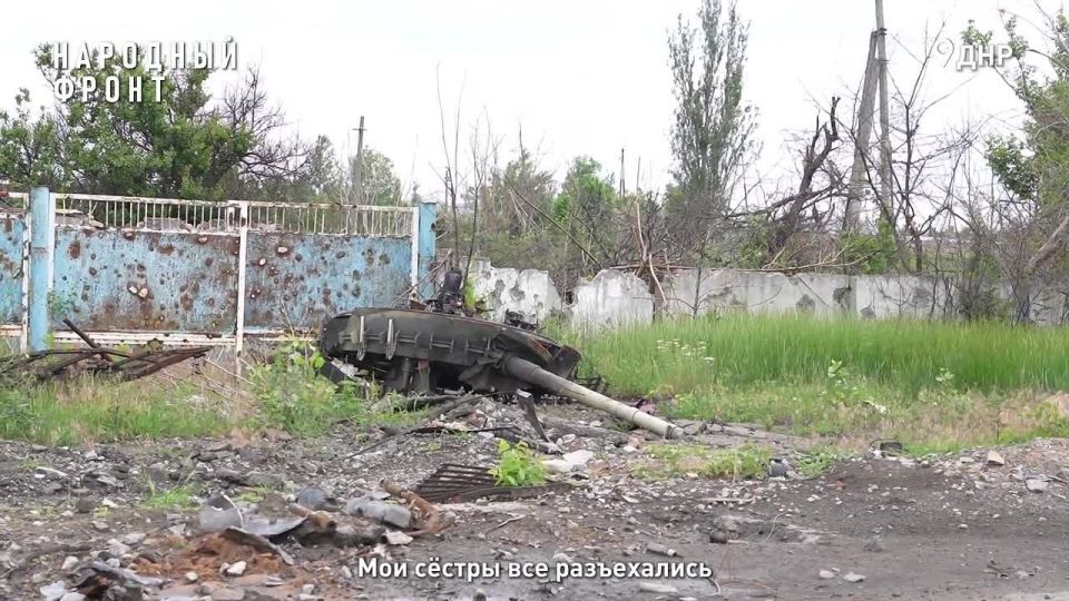 Валентина, пожилая женщина с двойным переломом, которая заботится о сыне среди развалин Курахово