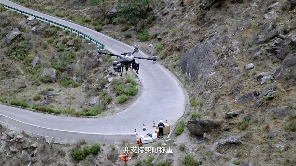 DJI ����������� FC100 � ����������������� 80 ��