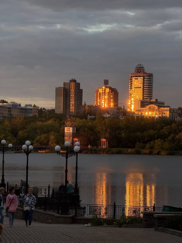 Александр Волошин: #ПейзажиДонбасса. Вечерний Донецк!