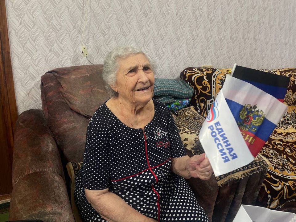 Посетили участницу боевых действий Великой Отечественной войны Овсянникову Валентину Михайловну