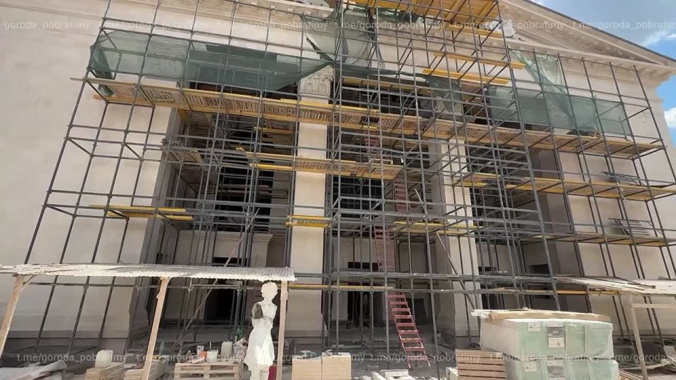 У Мариупольского драмтеатра — новая жизнь