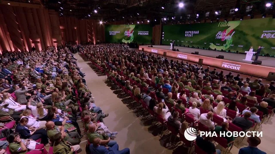 Выступление президента России Владимира Путина на форуме «Все для победы!»