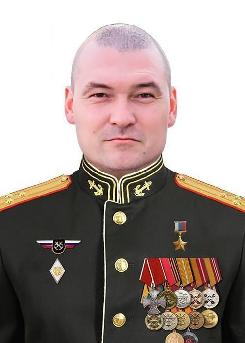 Память дважды Героя России генерал-майора Михаила Гудкова почтили минутой молчания