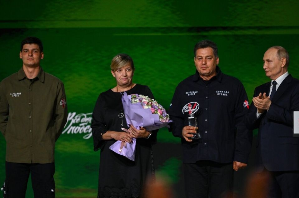 Семья из ДНР стала лауреатом премии «Все для Победы!». Награду вручил Путин