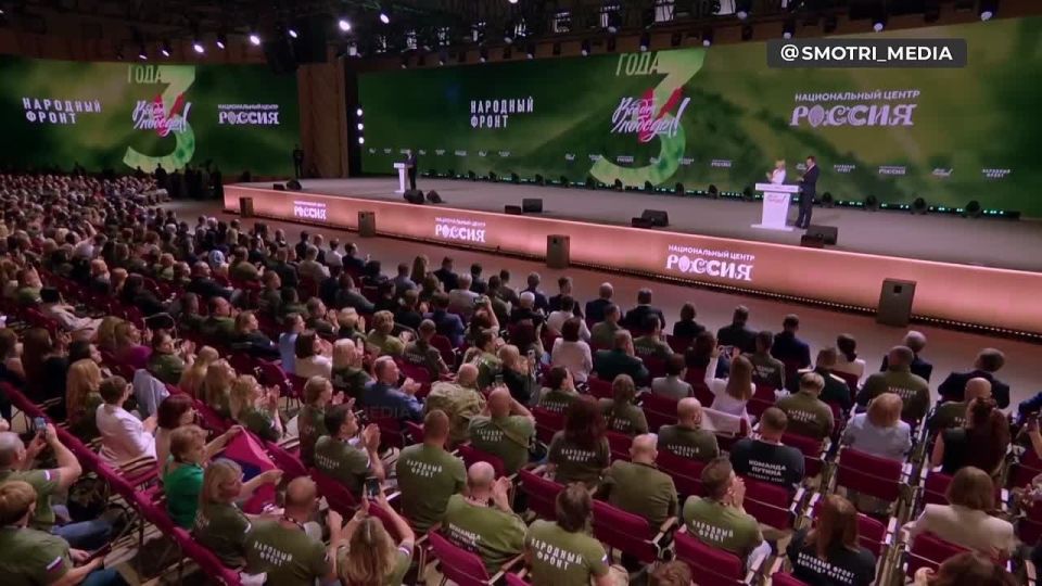 Гладков будет награждён второй золотой звездой, а в его честь будут названы школа в Донецке, школа в ДНР, а также филиал военно-морского училища в Мариуполе — Путин