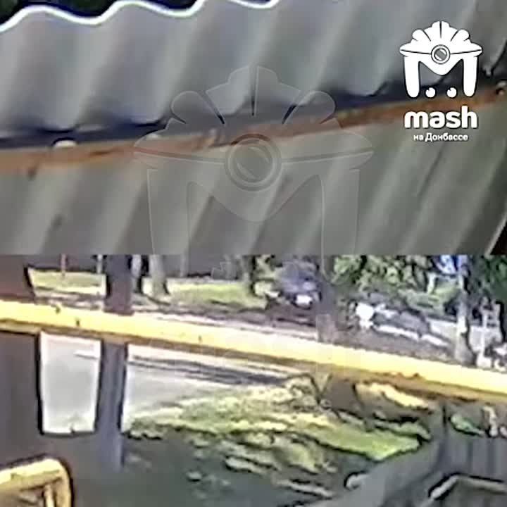 Подростки на питбайке влетели в машину в Кировском районе Донецка