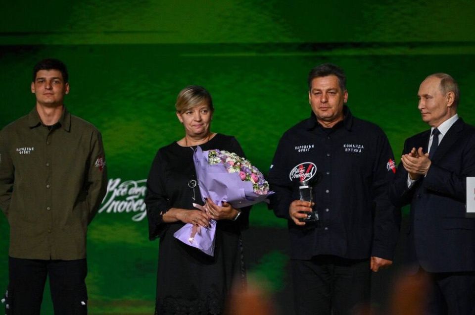 Лауреаты премии «Все для Победы»: Владимир Путин наградил семью из ДНР