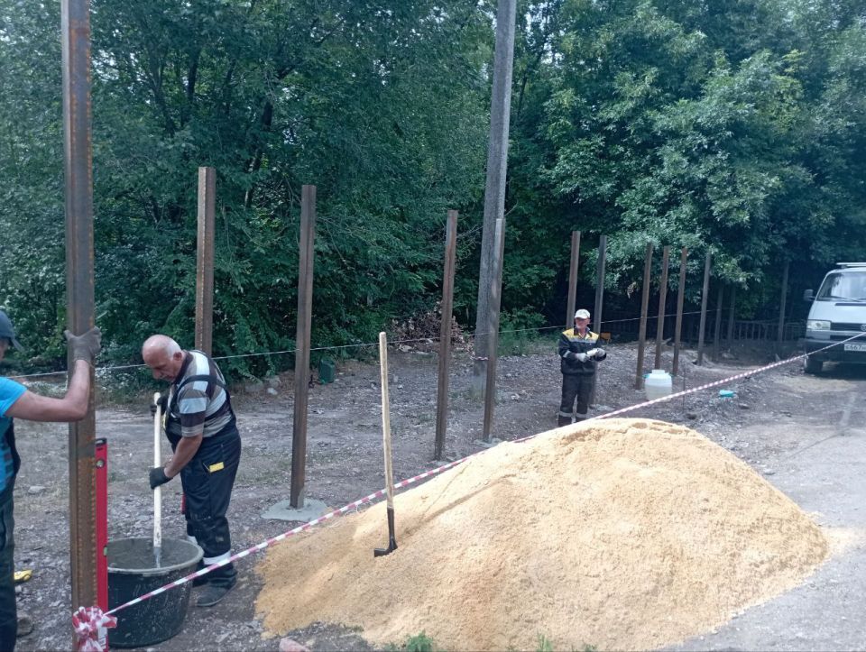 Николай Михайлов: В Старобешевском округе приступили к установке площадок для твердых коммунальных отходов