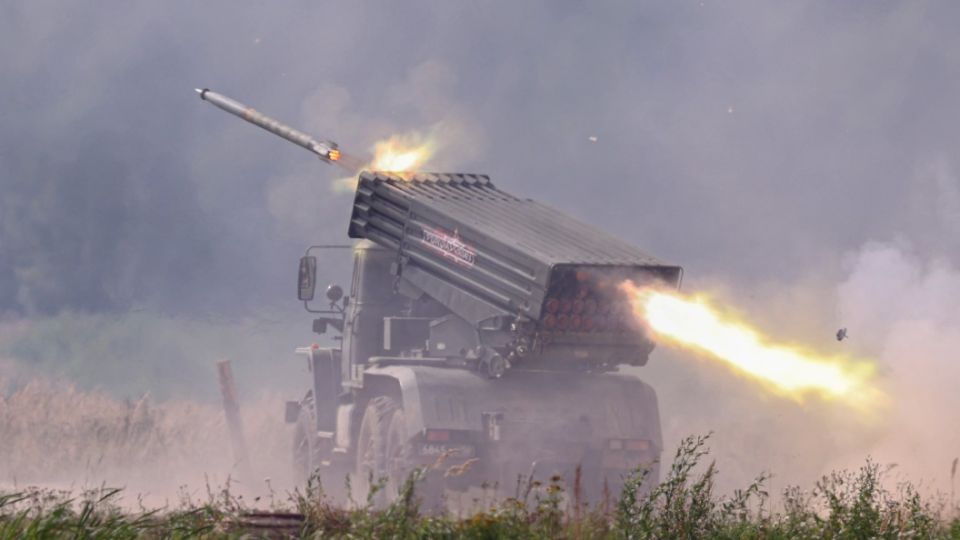 Краматорск в огне: "Торнадо-С" всё испепелил. Впечатляющие кадры ударов