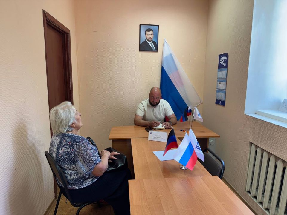 7 июля депутат Макеевского городского совета ДНР пеервого созыва Сергей Щетинин провел приём граждан в Общественной приемной Председателя партии «Единая Россия»Медведева Д.А. Червоногвардейского района города Макеевки