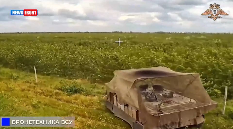 Кадры уничтожения бронетехники ВСУ в районе Октябрьского