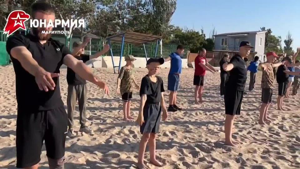 Мариупольские юнармейцы присоединились к Всероссийскому марафону &quot;Зарядка Героя&quot;!