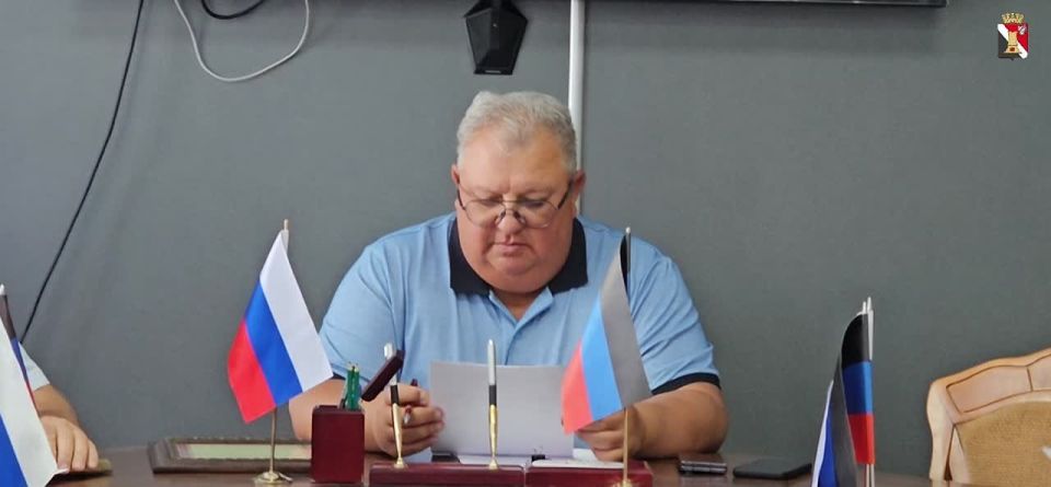 Сегодня провел еженедельное аппаратное совещание с участием руководителей подведомственных учреждений и представителей структурных подразделений администрации