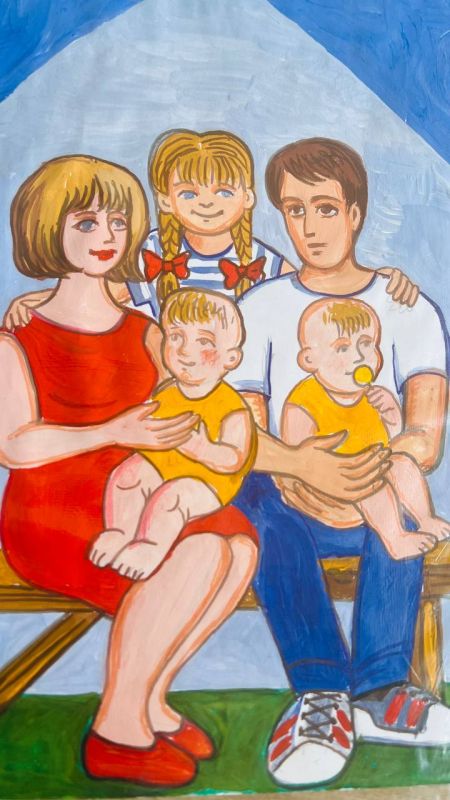 По итогам проведения конкурса "Моя семья", приуроченного ко Дню семьи, любви и верности, мы с большим удовольствием объявляем победителей: Пакреева Илью, воспитанника ГКДОУ Детский сад №16 Сказка г.о. Торез ДНР, Хмарину...