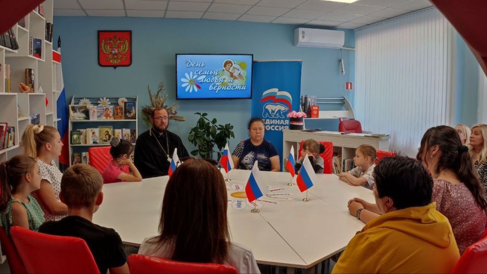 В клубе села Бирюки в рамках партийного проекта &quot;Культура малой родины&quot;, Всероссийской политической партии &quot;Единая Россия&quot;, для участников творческих коллективов состоялось тематическое мероприятие – литературно-музыкальная...