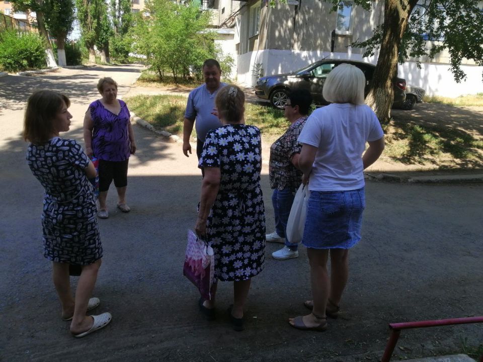 Игорь Мартынов: Встречи с населением. 8 июля согласно утвержденному графику, заместитель главы администрации муниципального образования городского округа Енакиево Владислав Пахомов провел выездные встречи с населением на...