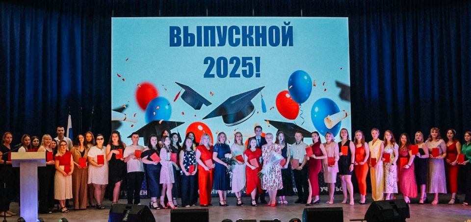 Антон Кольцов: Сегодня в торжественной обстановке выпускникам Мариупольского государственного университета им. А.И. Куинджи вручили дипломы