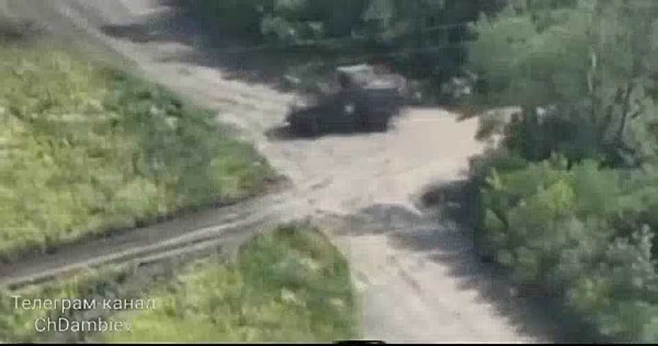 Чингис Дамбиев: Операторы fpv-дронов танкового соединения группировки &quot;Восток&quot; ВС РФ из Бурятии уничтожили еще один украинский бронеавтомобиль Козак-2М1 на Южно-Донецком направлении