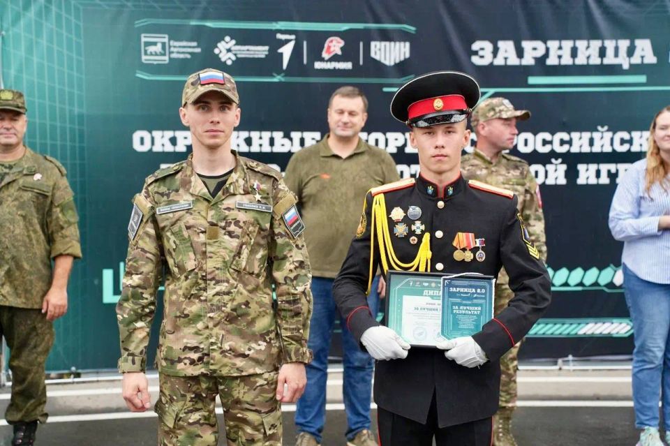 Начальник Главного Штаба «ЮНАРМИИ» наградил участников «Зарницы 2.0»