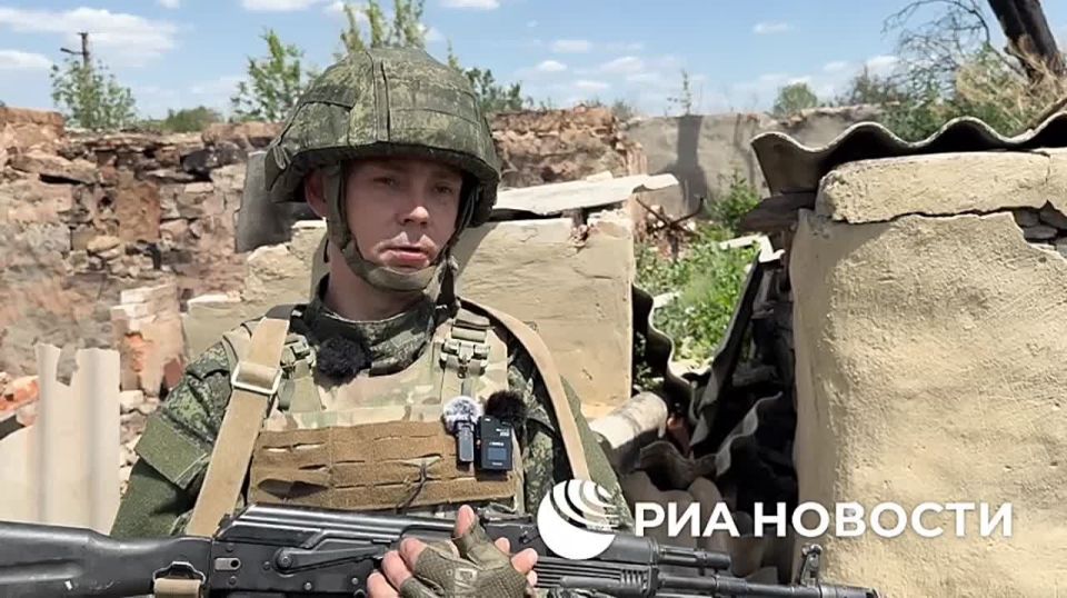 Украинские солдаты прикрывались гражданским населением в селе Поддубное в ДНР, рассказал РИА Новости штурмовик 36-й бригады с позывным &quot;Петля&quot;