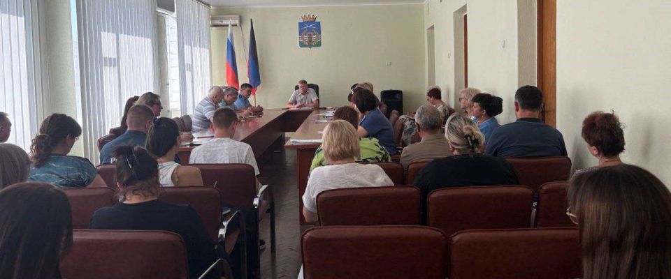 Сергей Юзвинкевич: Сегодня провёл расширенное аппаратное совещание с начальниками отделов и структурных подразделений Администрации Володарского МО, руководителями предприятий, территориальных подразделений министерств и...