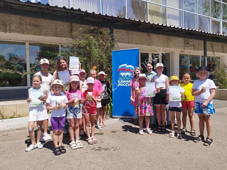 Во Дворце культуры «Юбилейный» в рамках проекта «Крепкая семья» партии «Единая Россия» состоялся конкурс рисунков на асфальте «Я люблю свою семью» ко Дню семьи, любви и верности