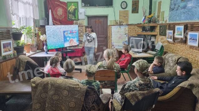 Сегодня в клубе поселка Широкий в рамках проекта «Культура малой Родины» партии «Единая Россия» прошел тематический час ко Дню семьи, любви и верности «О семье и семейных ценностях»