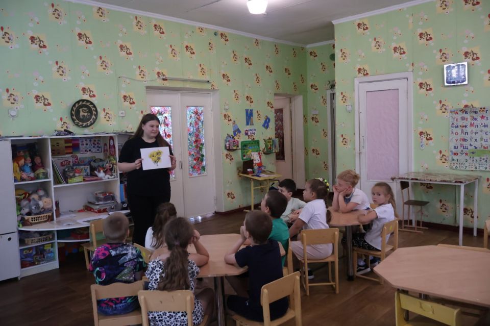 8 июля, в детской библиотеке им. Л.И. Глебова, в рамках проектов «Крепкая семья» и «Яркое детство», для воспитанников ГКДОУ «Детский сад № 110 г.о. Макеевка» состоялось игровое мероприятие, приуроченное ко Дню семьи любви и...