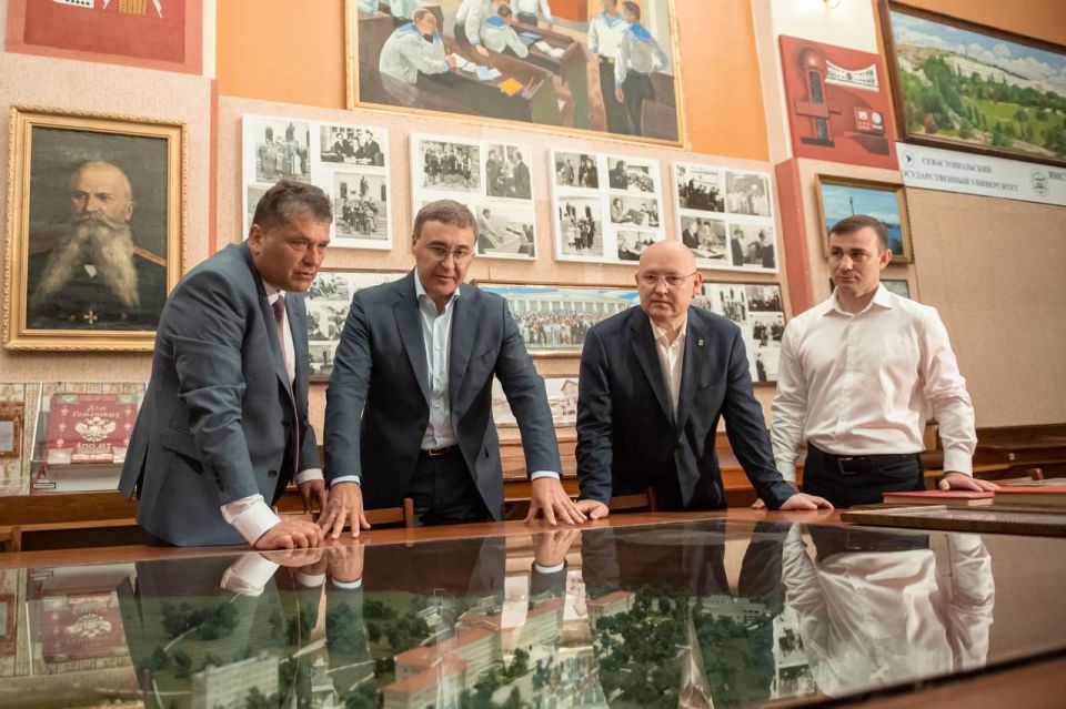 Валерию Фалькову представили планы по развитию одного из крупнейших научно-образовательных центров юга России — Севастопольского государственного университета