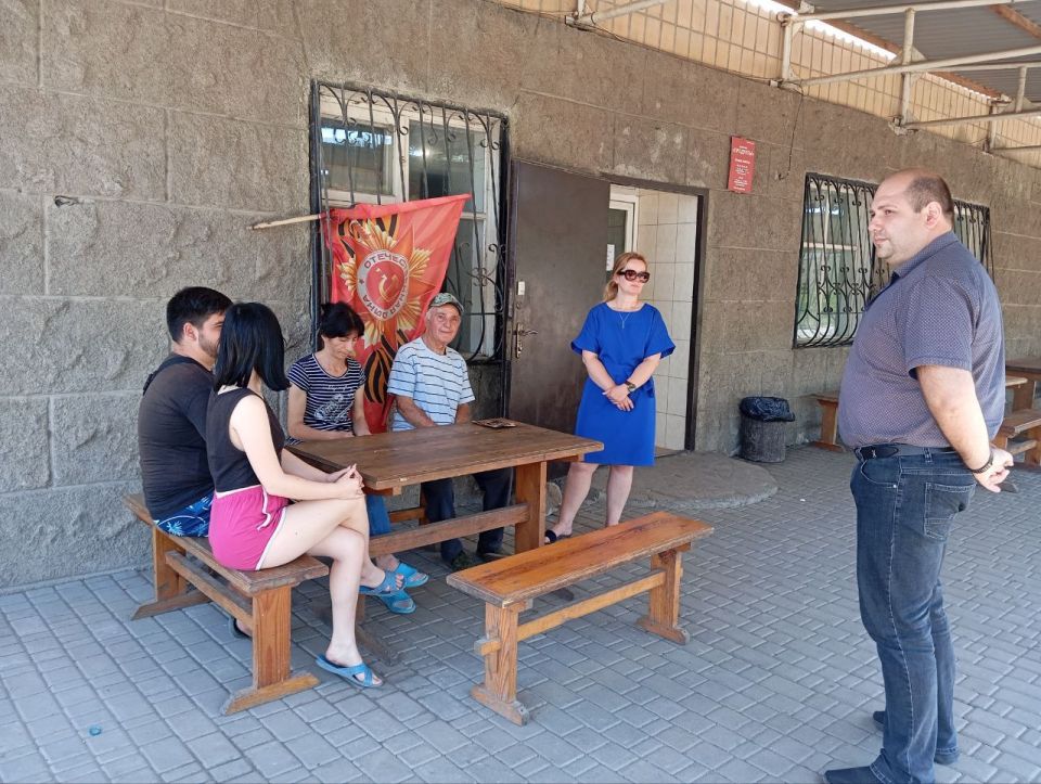 9 июля заведующий Стыльским территориальным сектором Администрации Старобешевского муниципального округа Иван Малай провел встречу с жителями с. Стыла