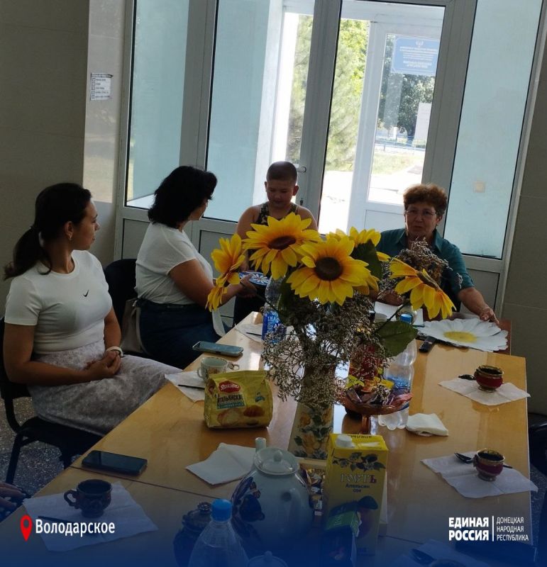 Семья, согретая любовью. 8 июля работники Боевского СДК при содействии Боевского территориального отдела провели для участниц клуба «60+.Перезагрузка» праздничную программу в уютной обстановке, посвященную Дню семьи, любви...