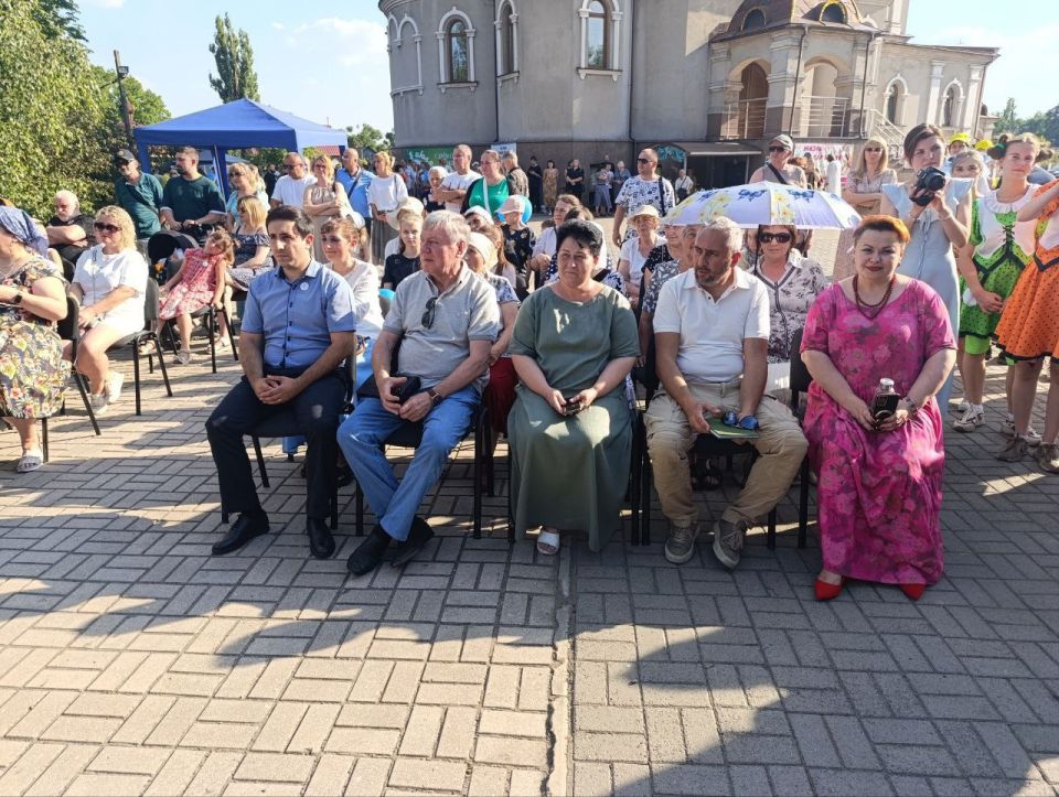 В Ждановке прошел фестиваль ко Дню семьи, любви и верности «Семья – опора государства»