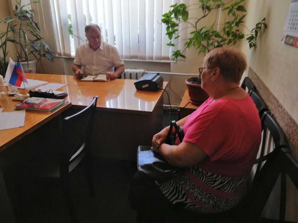 Личный прием граждан. 9 июля заместитель главы администрации муниципального образования городского округа Енакиево Сергей Божик провел личный прием граждан