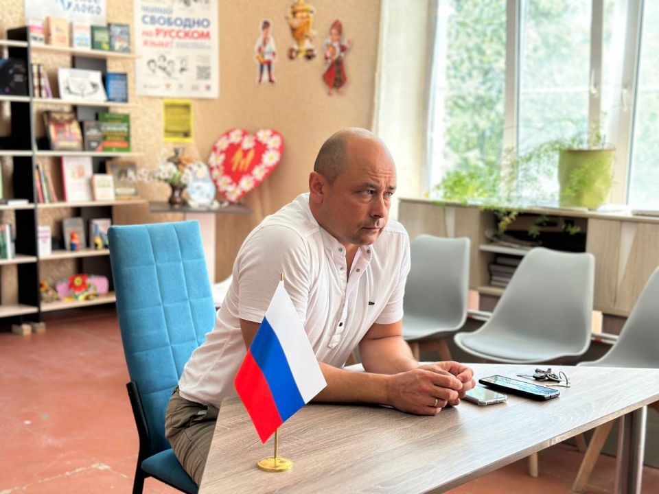 Денис Зубов: Встреча с коллективом. Сегодня, 9 июля, первый заместитель главы администрации городского округа Иловайск Свердлов Михаил Николаевич провел встречу с трудовым коллективом МБУ «Городская библиотека г. о....