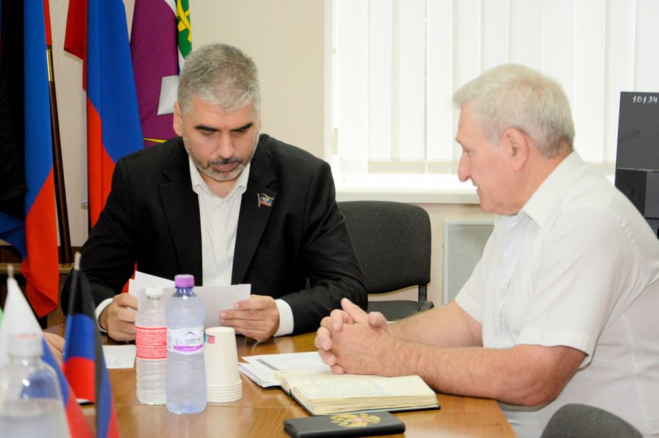 Алексей Дорофеев провел встречу с с главой Старобешевского муниципалитета Николаем Михайловым
