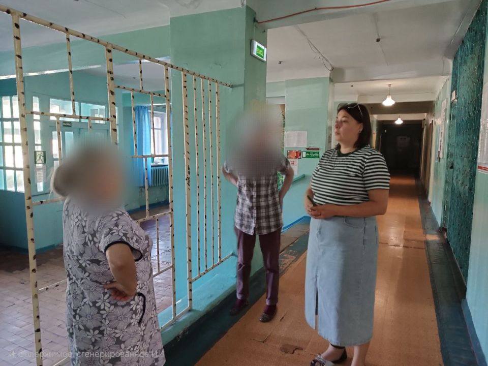 Сегодня в общежитии г. Енакиево управляющий делами Администрации Краснолиманского муниципального округа Ольга Сергеевна Гутник провела встречу с эвакуированными гражданами Краснолиманщины