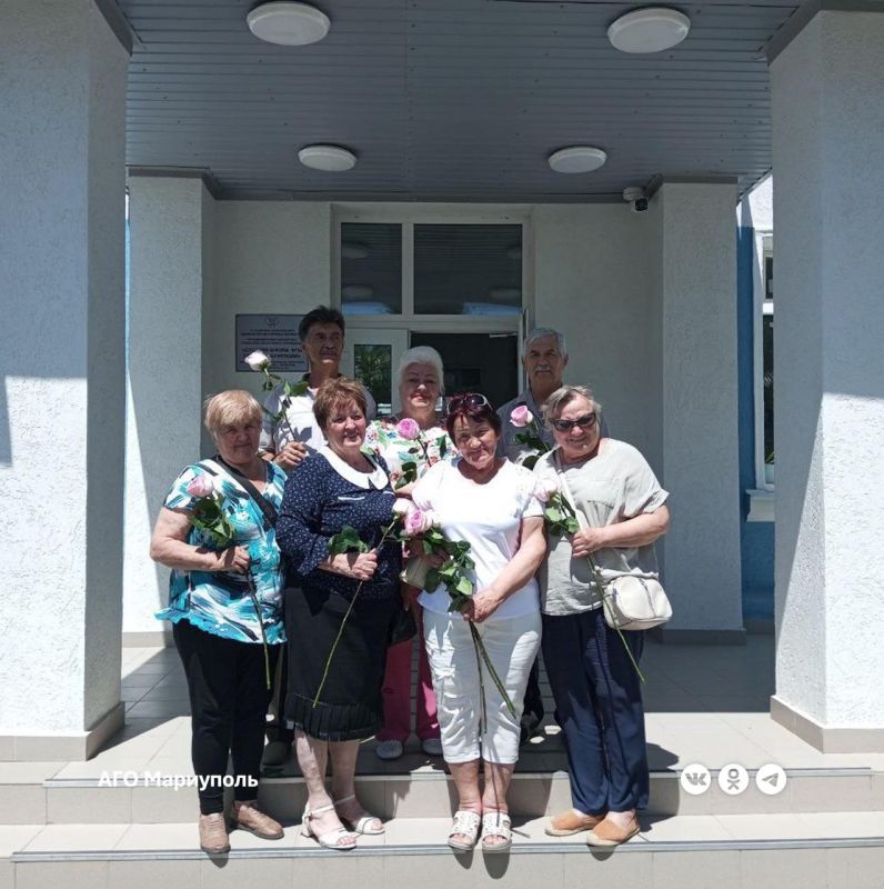 Мариупольские одноклассники встретились спустя более 50 лет после выпуска из школы