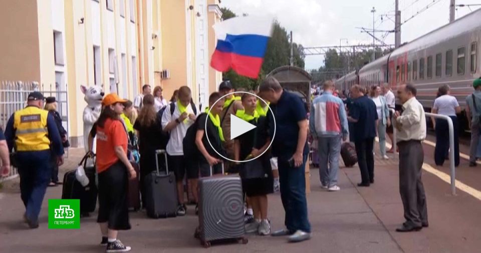 Мариупольские школьники приехали в Петербург на летние каникулы