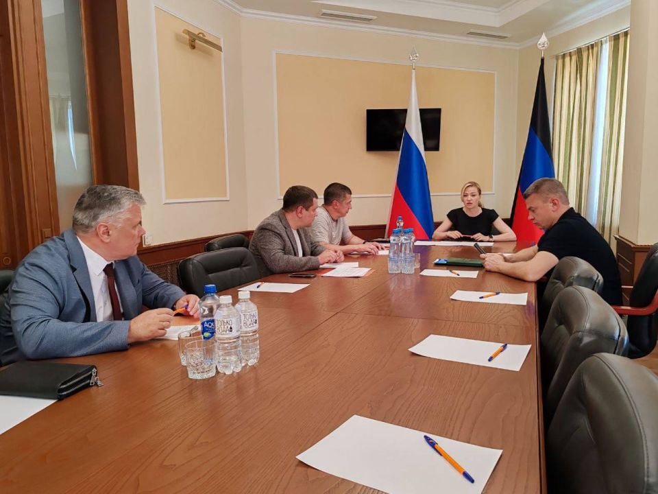 Наталья Никонорова: Провели совещание в рамках проработки предложений одной из стратегических сессий «Реализация круглогодичной программы образования и трудоустройства ветеранов боевых действий, внедрение системы...