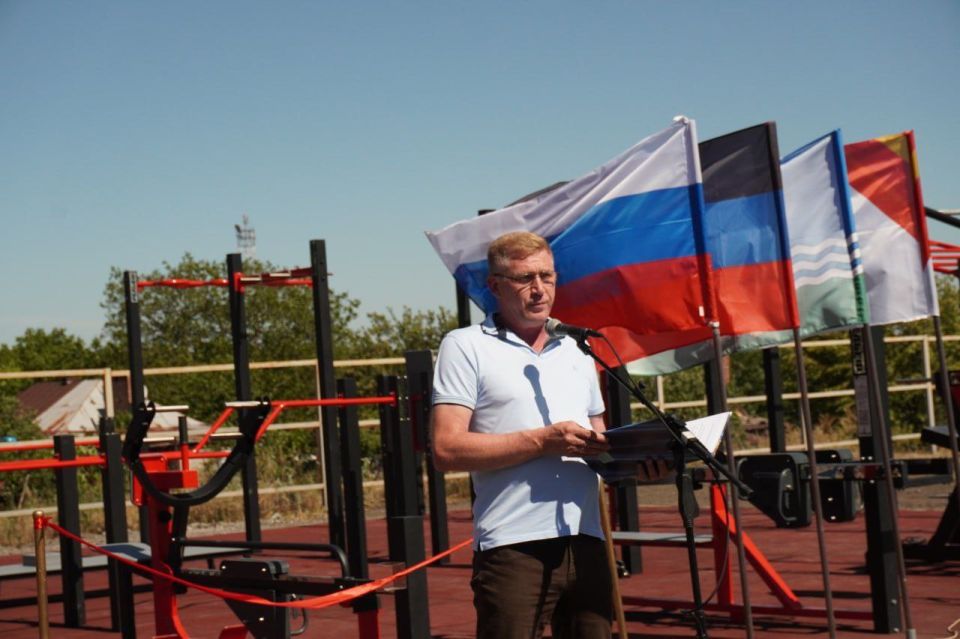 Сергей Юзвинкевич: Сегодня в пгт Володарское торжественно открыли спортивную площадку Всероссийского физкультурно-спортивного комплекса "Готов к труду и обороне"