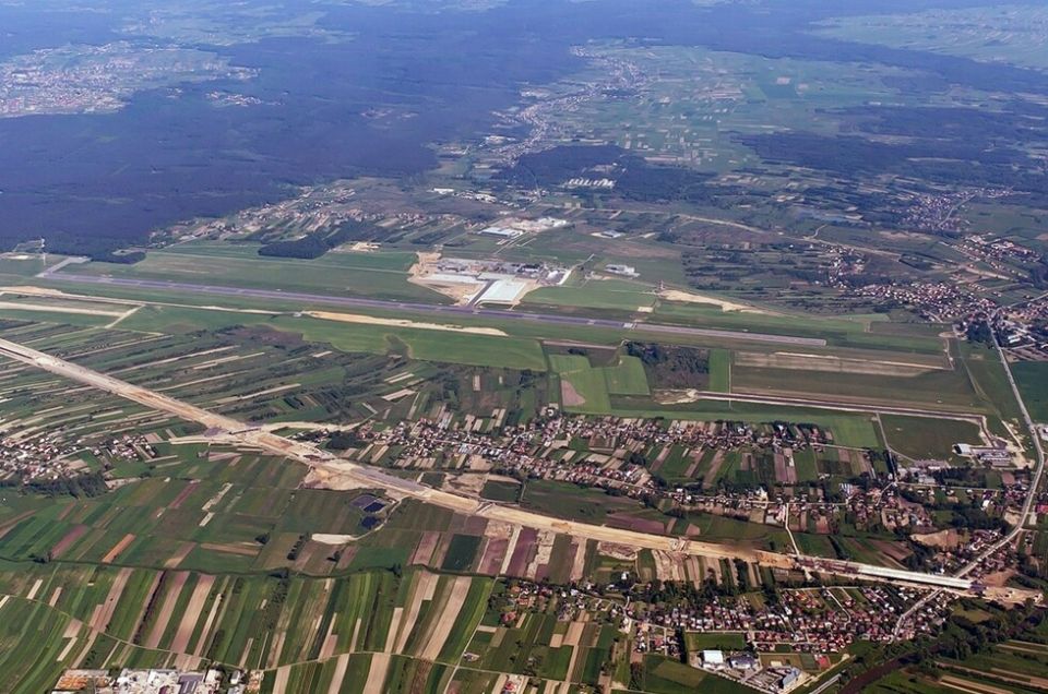 Ничего он не закроет: эксперт о оценил намерение Дуды перекрыть аэропорт в Жешуве