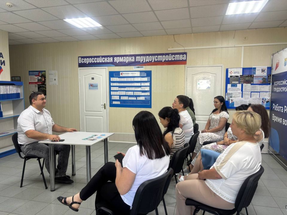 Встреча с трудовым коллективом Першотравневого центра занятости: акцент на благоустройстве и трудоустройстве молодежи